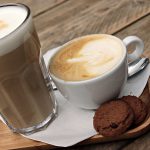 koffieverslaving latte macchiato drinken beker