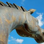 trojaans paard standbeeld