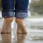 voetpijn blote voeten regen water nat